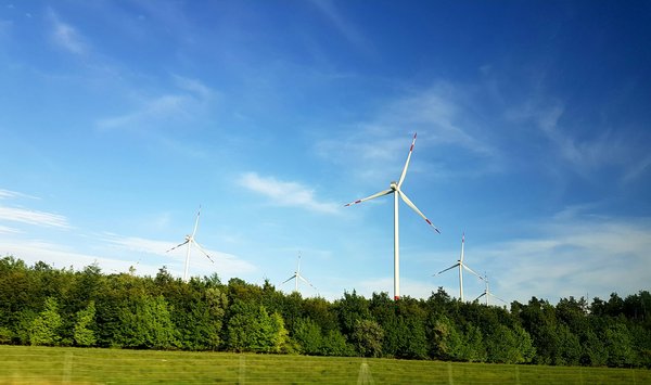 How Can AI Enhance the Efficiency of UK Renewable Energy Production?